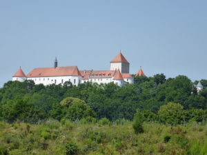 1280px-SchlossWörth